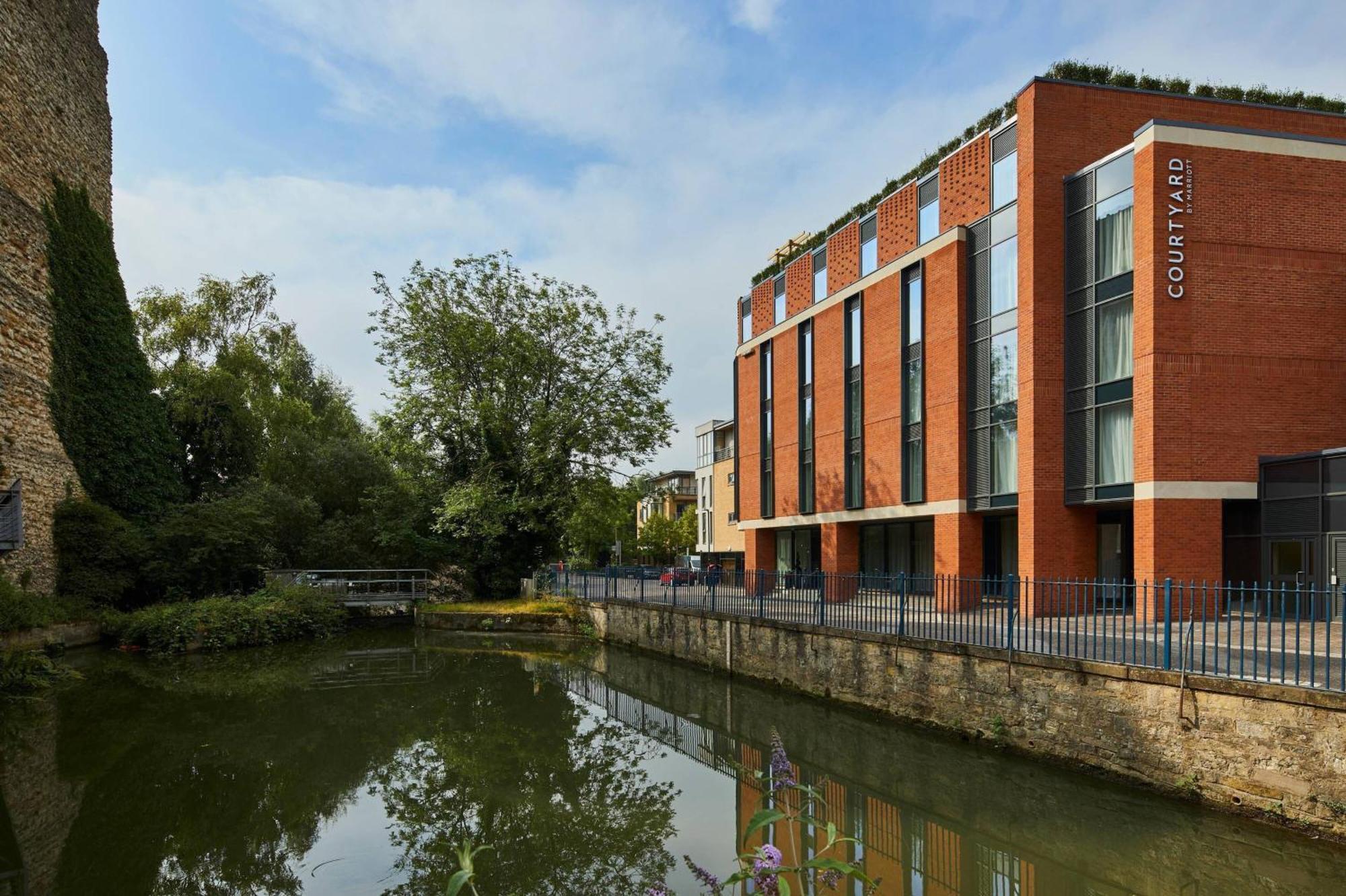 Courtyard By Marriott Oxford City Centre Bagian luar foto