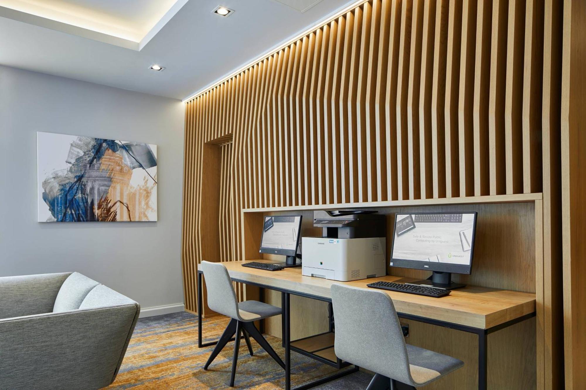 Courtyard By Marriott Oxford City Centre Bagian luar foto